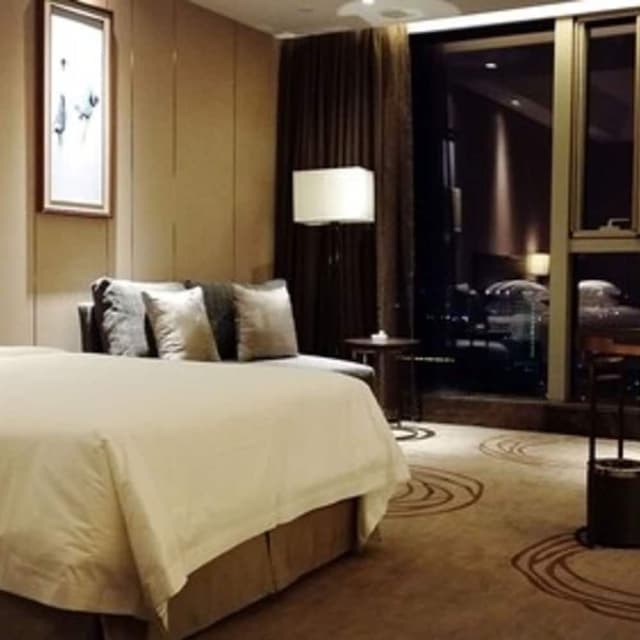 Executive Suite, Lake View