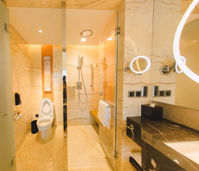 TWIN DELUXE ROOM SEA VIEW HIGH FLOOR