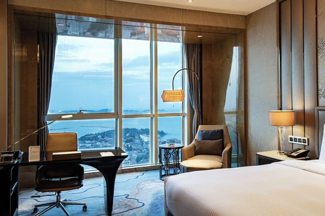 Deluxe Room, 1 King Bed, Sea View
