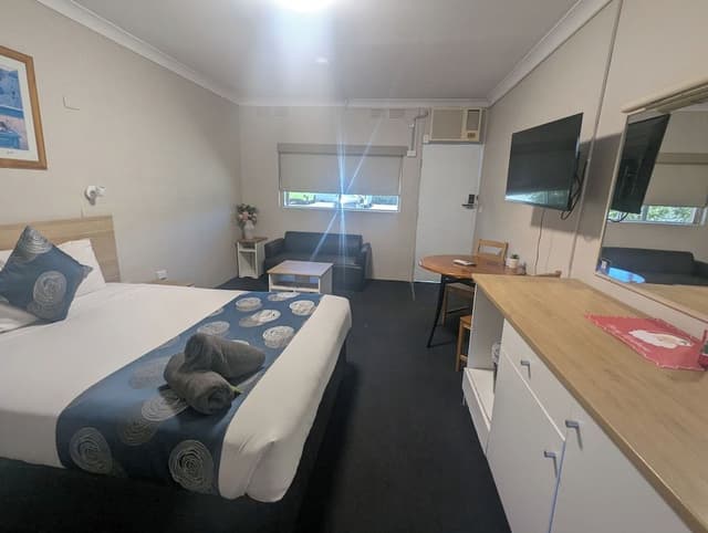 Deluxe Queen Room