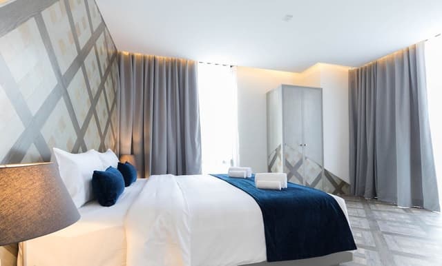 Premier Corner Room
