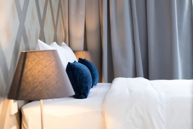 Premier Corner Room