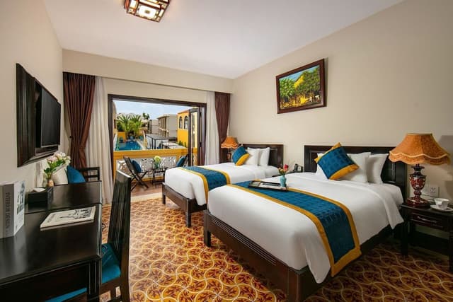 Trendy Double/Twin Room With Pool View and Balcony