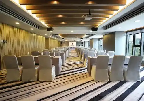 โรงแรมโรมบัส ปาร์ค ออร่า เฉิงตู โรงแรมโรมบัส ปาร์ค ออร่า เฉิงตู