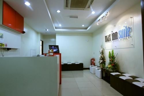 โรงแรมแม็กซ์ อินน์ (Max Inn Hotel)0