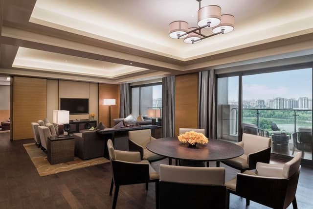 Regency, Executive Suite
