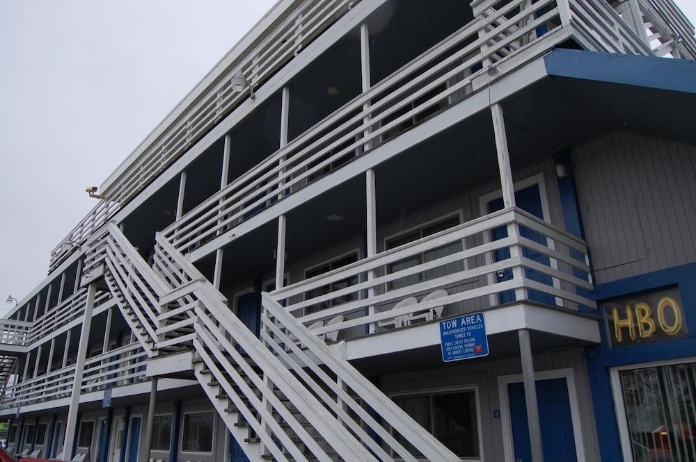 Sea Breeze Inn1