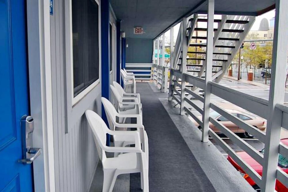 Sea Breeze Inn4