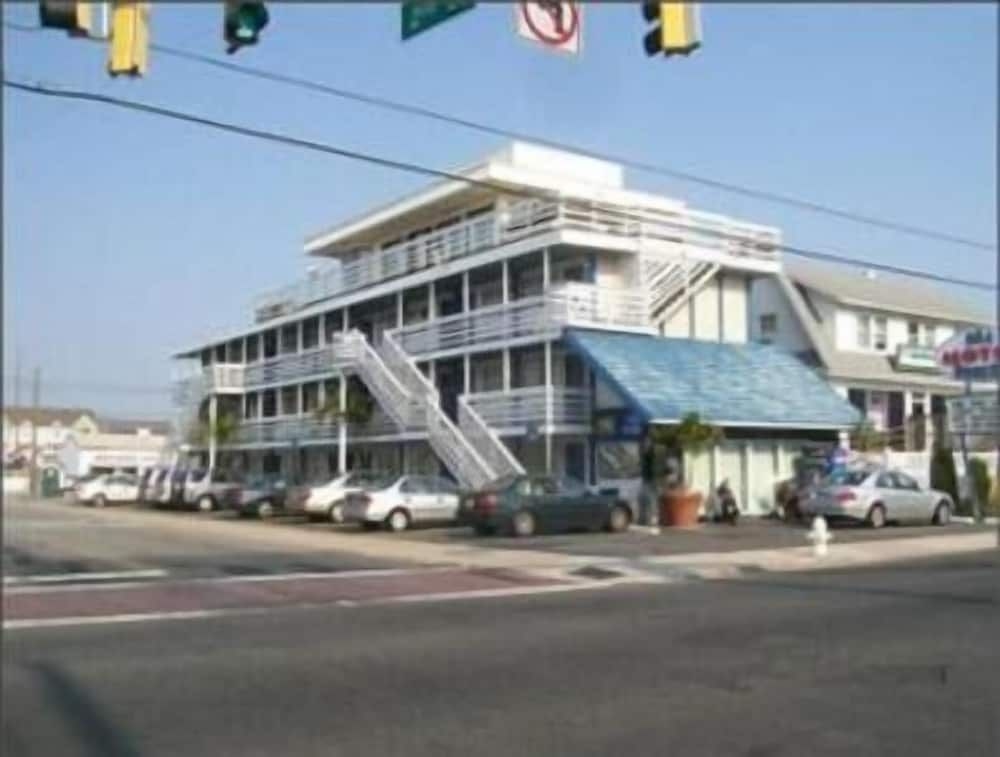 Sea Breeze Inn3