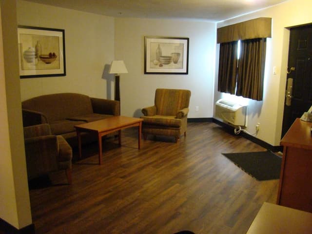Suite, 1 King Bed with Sofa bed, Non Smoking, Ground Floor (Pet Friendly)