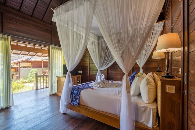 Comfort Villa, 1 King Bed, Balcony, Garden View