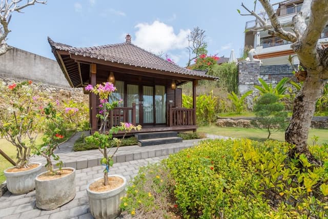 Comfort Villa, 1 King Bed, Balcony, Garden View