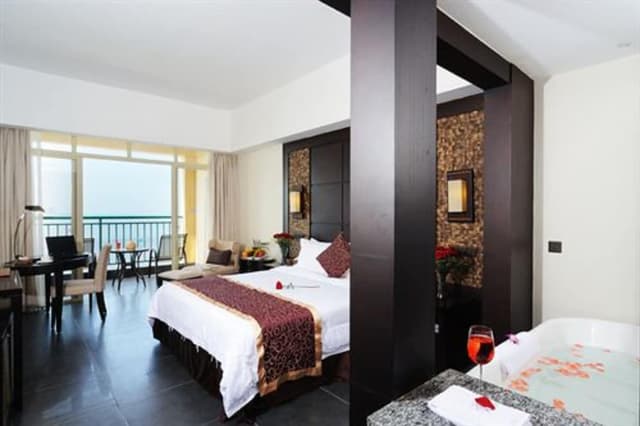 180 degrees Super Seaview Double Bed Room