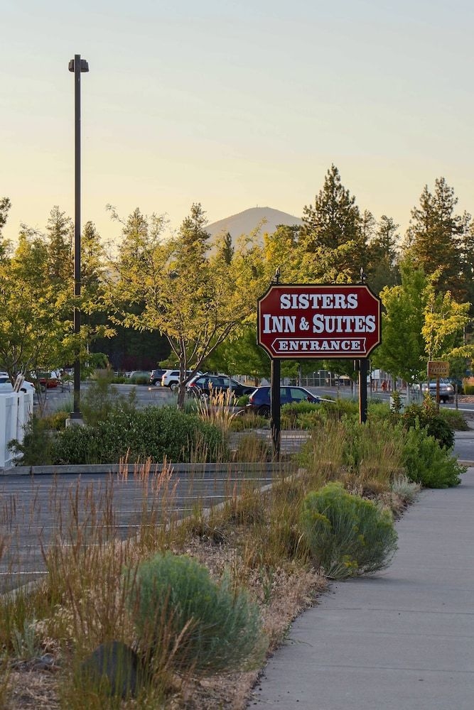 Sisters Inn and Suites1
