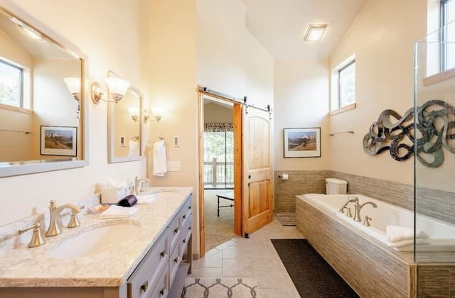 House, Multiple Beds, Hot Tub, City View