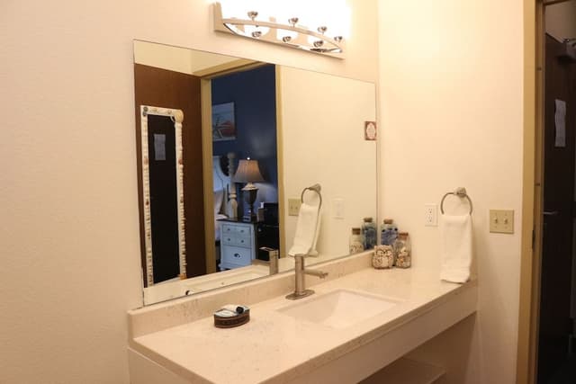Deluxe Single Room, 1 King Bed, Balcony