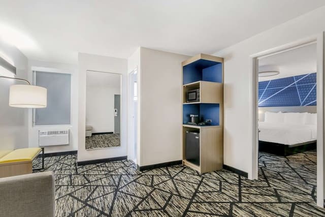 Suite, 1 King Bed with Sofa bed, Non Smoking