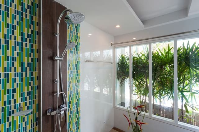Deluxe Pool Access King or Twin Room
