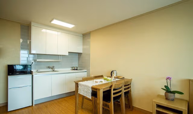 Standard Room, Kitchenette, Partial Ocean View