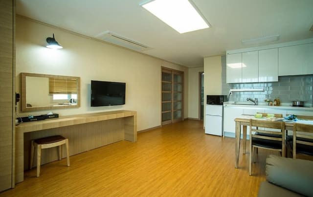Family Room, 1 Bedroom, Kitchenette, Partial Sea View