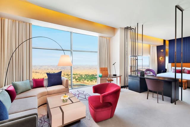 DELUXE KING SUITE