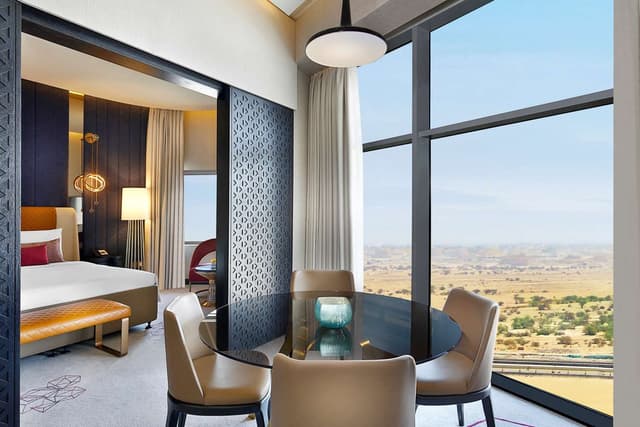 DELUXE KING SUITE