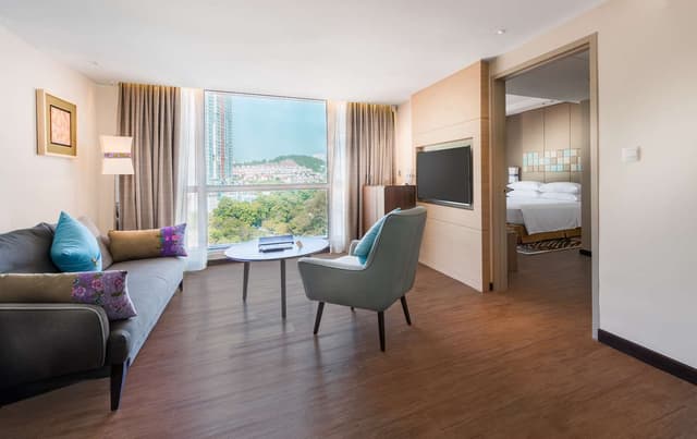 KING SUITE WITH BATHTUB AND BALCONY