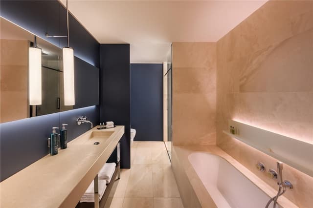 KING DELUXE ROOM WITH CITY VIEW