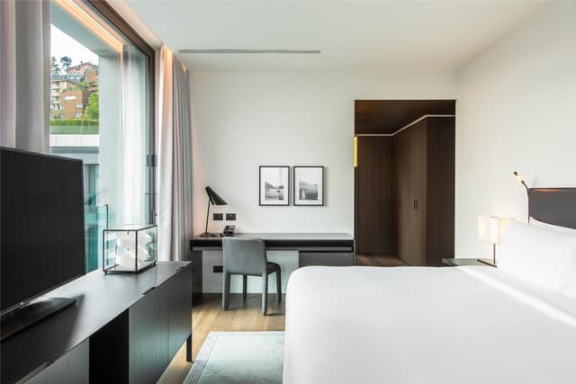 SUPERIOR ROOFTOP SUITE