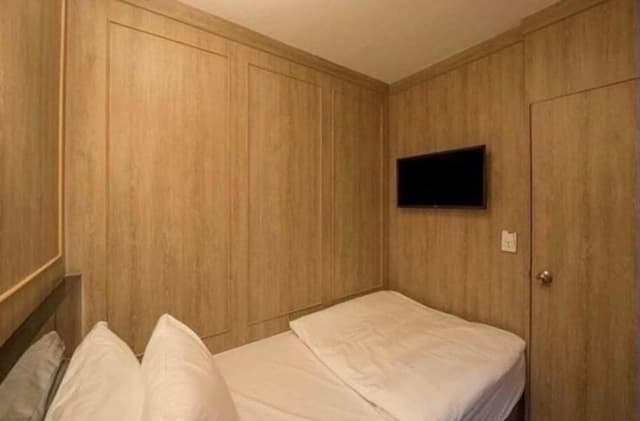 Single room Share Bath