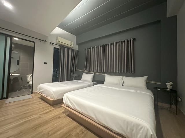 Family Room, Multiple Beds