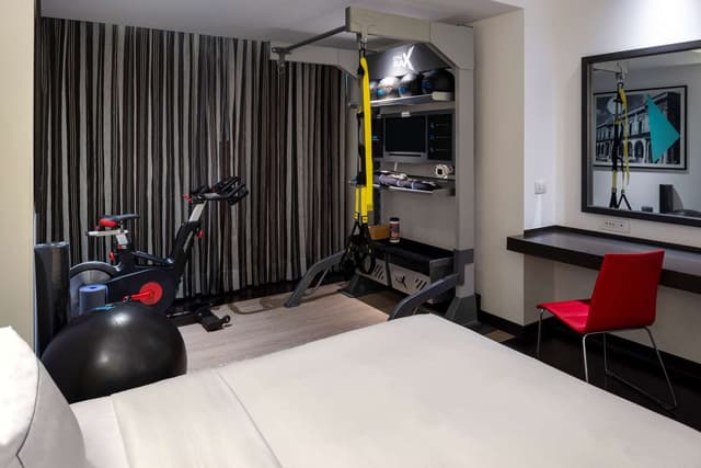 2 TWIN BED FITNESS ROOM W/ TRX - PULL UP BAR