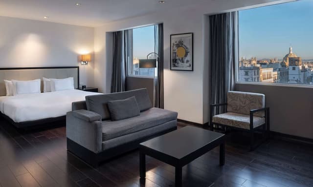 1 KING BED JUNIOR SUITE