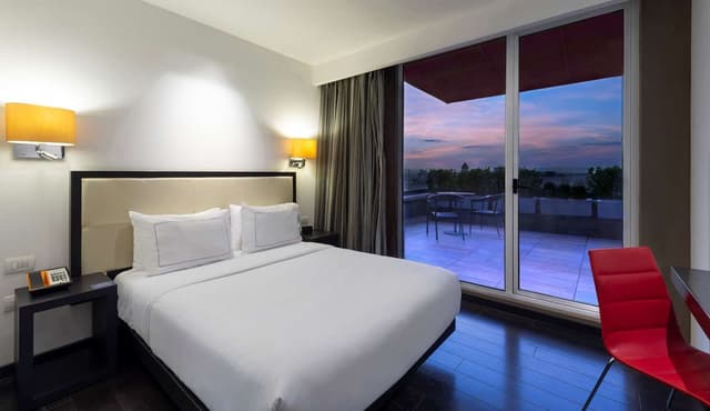 1 QUEEN BED GUESTROOM WITH TERRACE