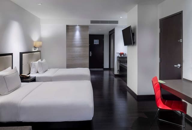 2 QUEEN BEDS GUESTROOM
