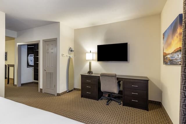 Luxury Suite, 1 Queen Bed with Sofa bed, Kitchen