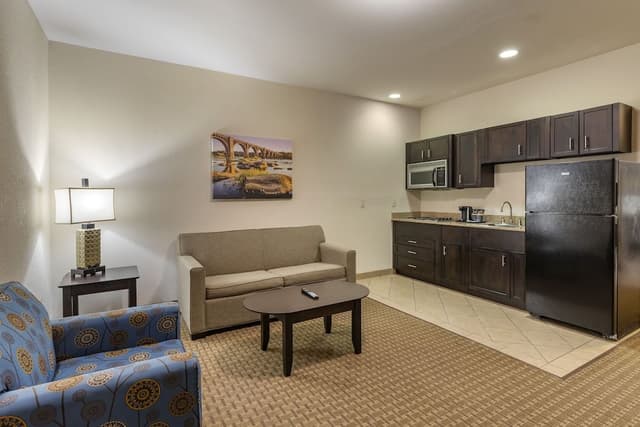 Suite, 1 Bedroom, Accessible (Accessible Suite with Roll-In Shower)