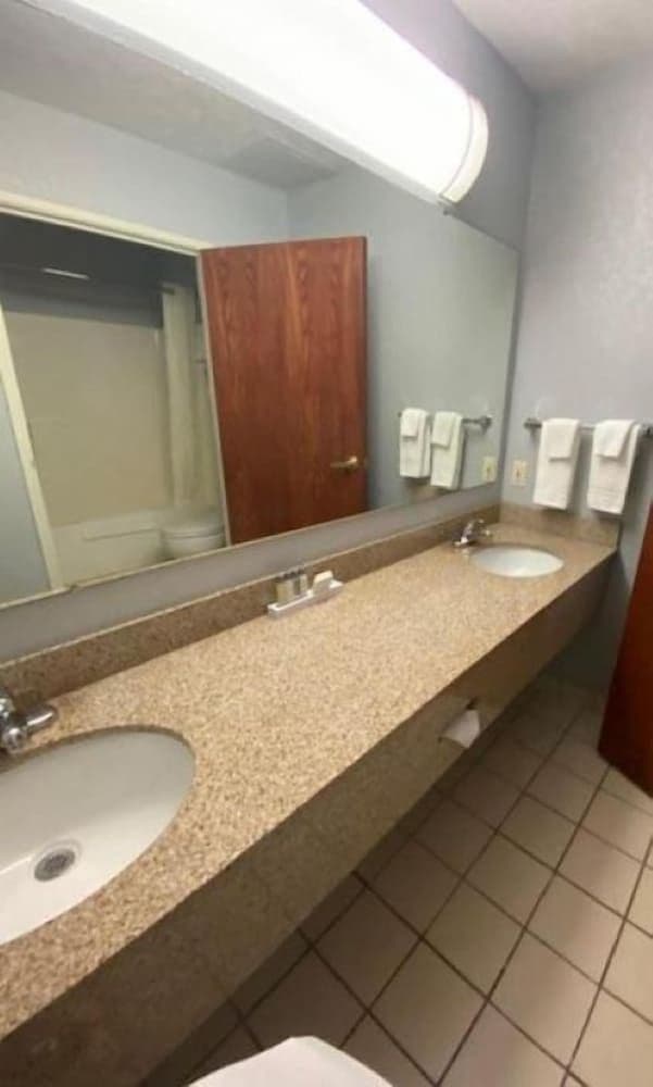 Room, 1 King Bed, Jetted Tub, Lakeside (1st Floor)