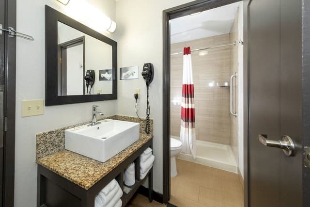 Premium Room, 1 King Bed (Upgraded Bedding & Snack, Smoke Free)