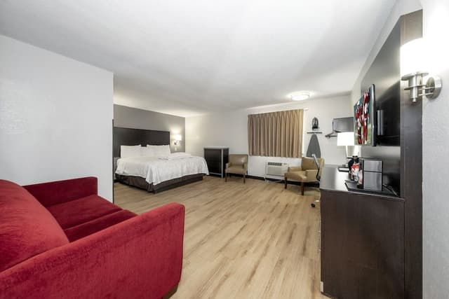 Premium Room, 1 King Bed (Upgraded Bedding & Snack, Smoke Free)