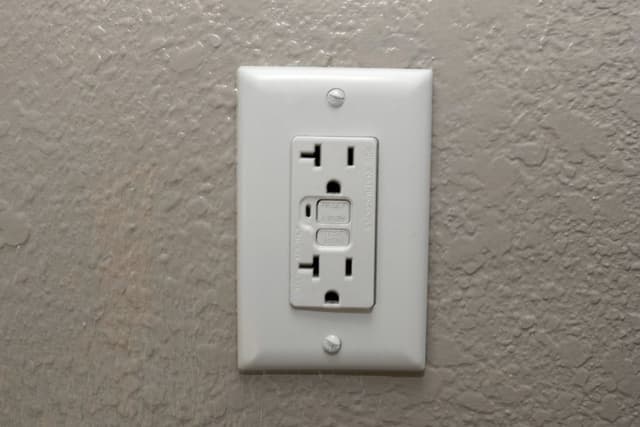 Premium Room, 1 King Bed (Upgraded Bedding & Snack, Smoke Free)