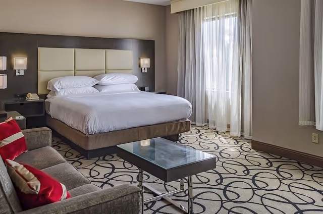 Studio Suite, 1 King Bed, Accessible, Bathtub (Mobility & Hearing)