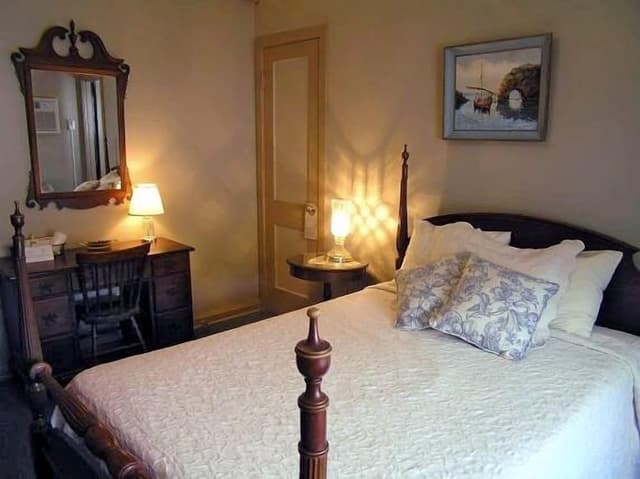 Standard Room, 1 Queen Bed