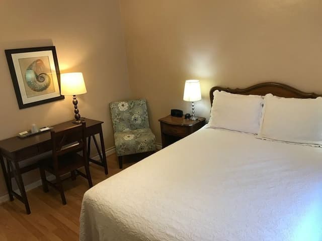 Standard Room, 1 Queen Bed