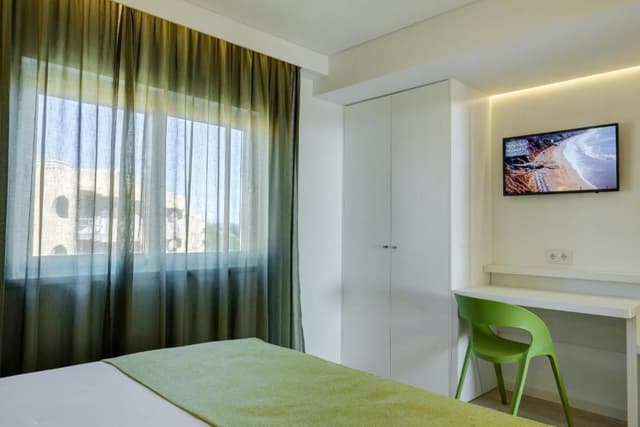 Deluxe One-Bedroom Apartment (2 adults)