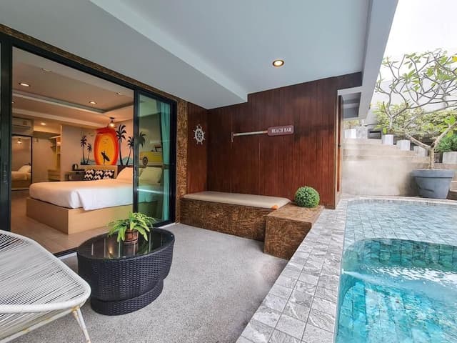 Deluxe Room, Pool Access