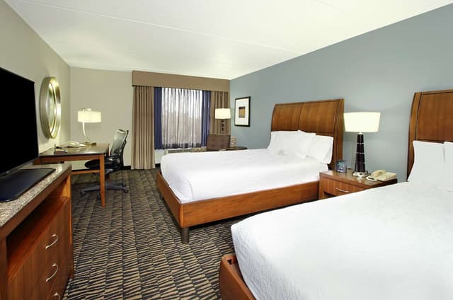 2 DOUBLE BEDS