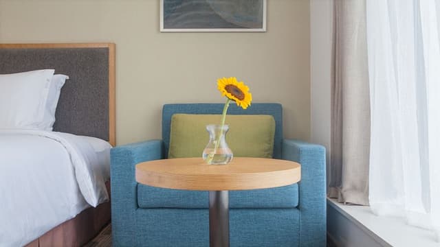 Standard Room, 1 King Bed