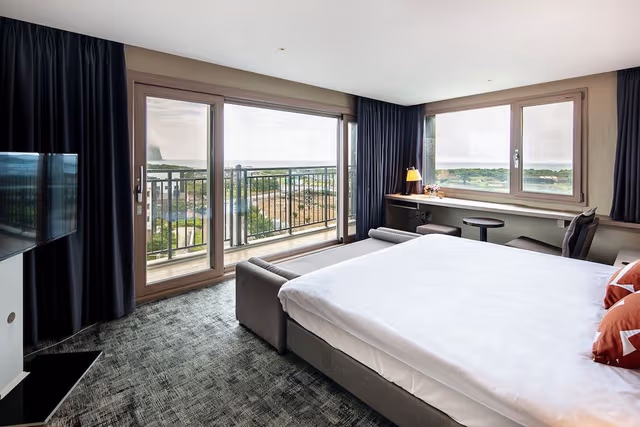 Premier Room, 1 King Bed, Jetted Tub, City View