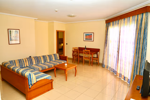 Family Room Pool/Sea View 6pax